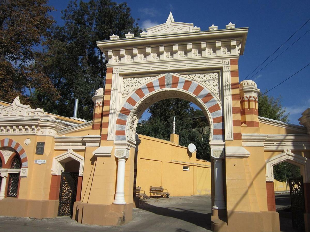Студия С Двориком В Отраде Oldenburg Bagian luar foto